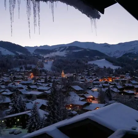 シャレー Sumptuous With Breathtaking Mountain Views メジェーヴ