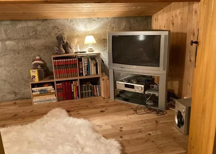 Sumptuous With Breathtaking Mountain Views Alpehytte *